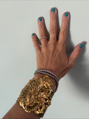 Vintage Gold Sculpted Tiger Cuff Bracelet